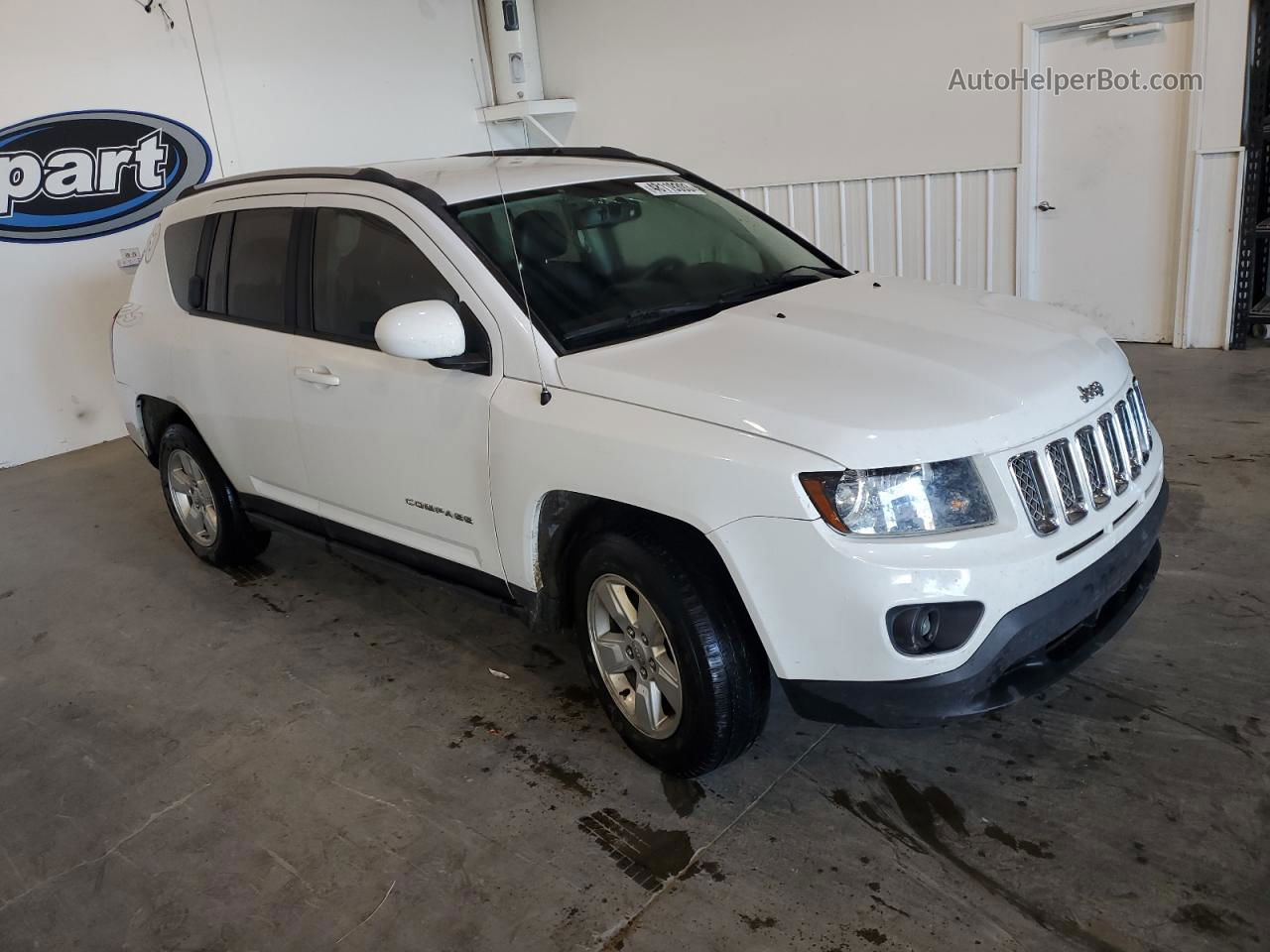 2016 Jeep Compass Latitude White vin: 1C4NJCEA1GD743579