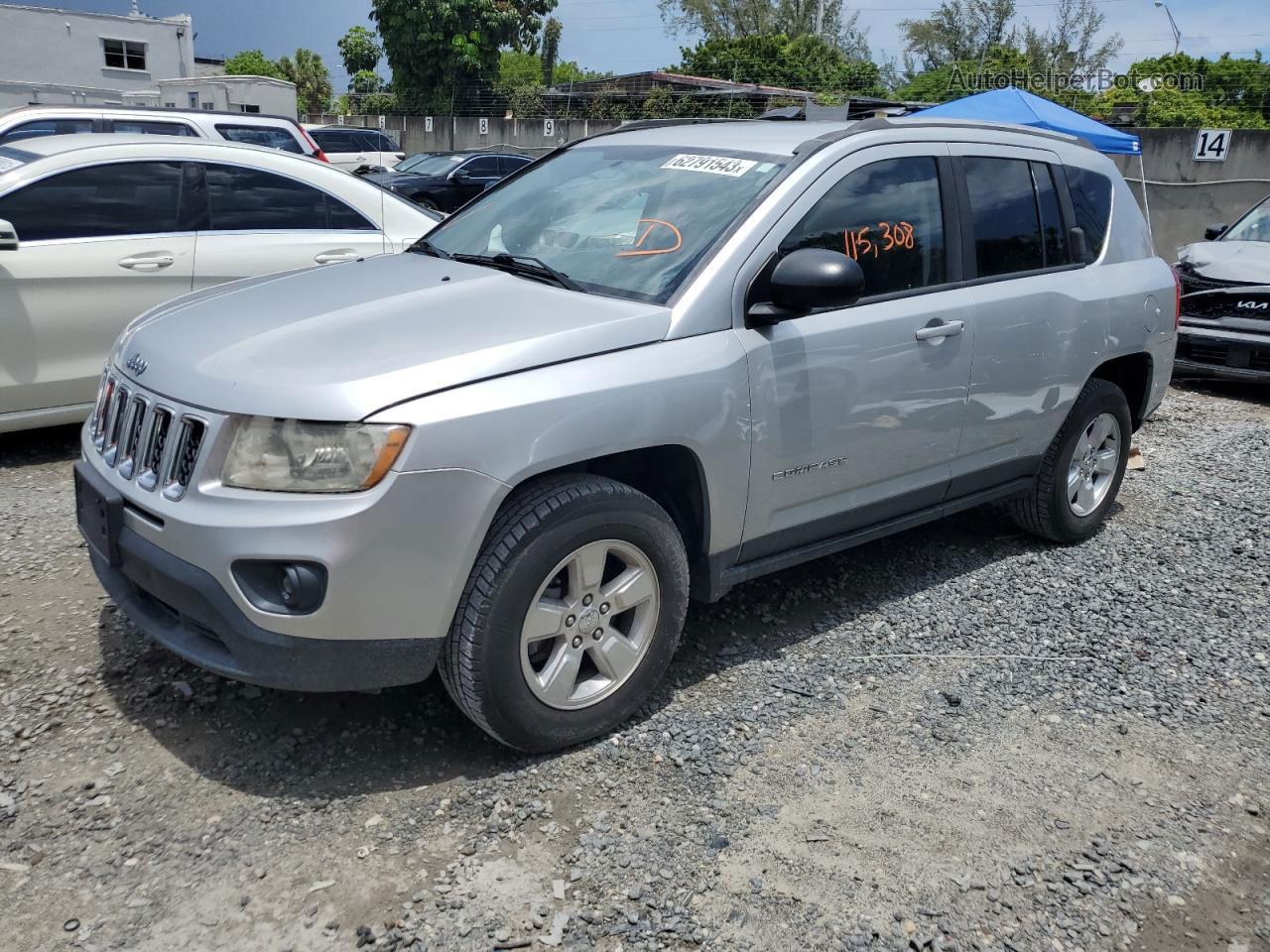 2013 Jeep Compass Latitude Серебряный vin: 1C4NJCEA3DD187710