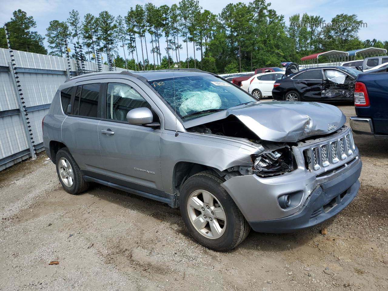 2016 Jeep Compass Latitude Серебряный vin: 1C4NJCEA4GD675732