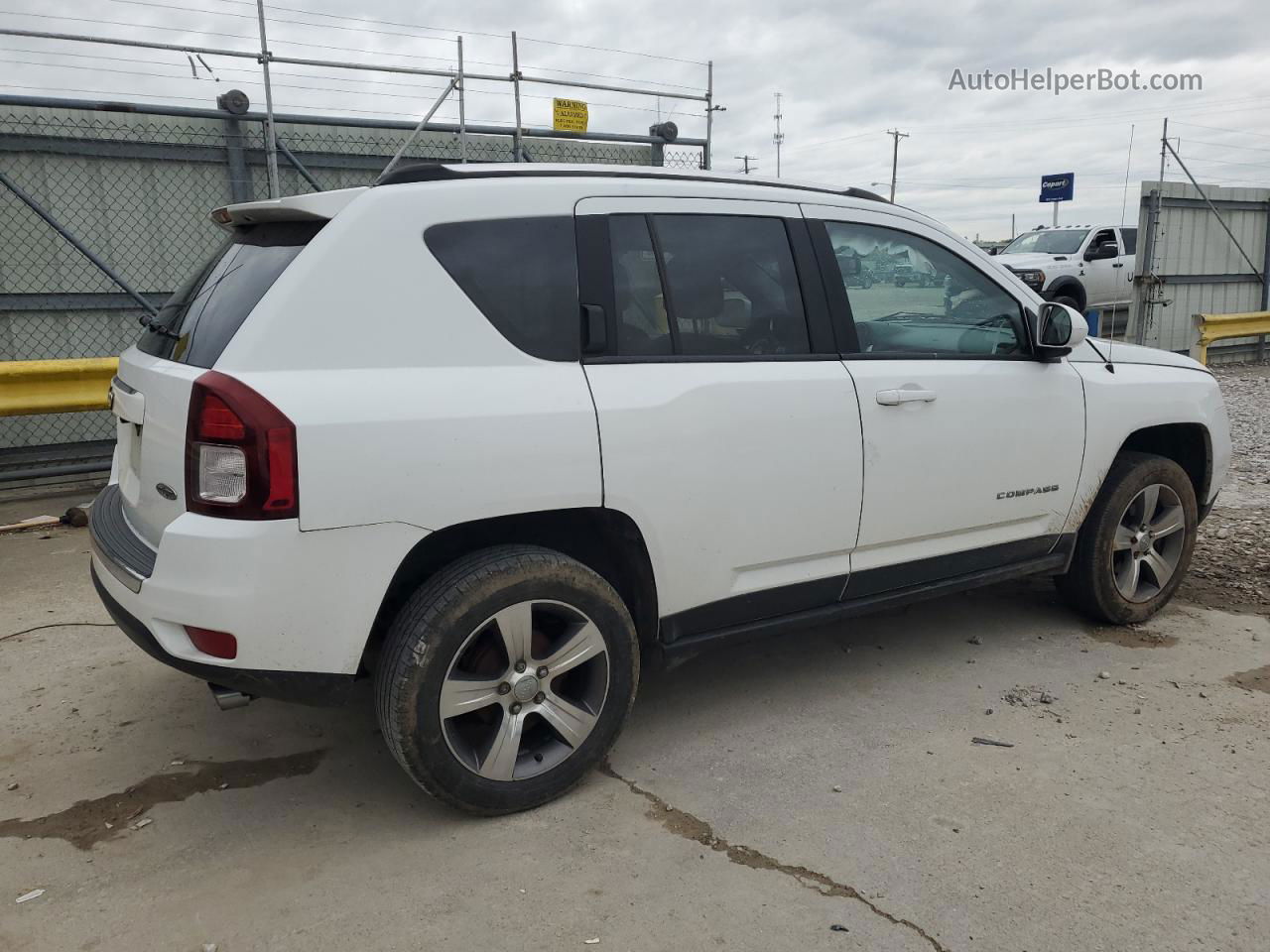 2016 Jeep Compass Latitude White vin: 1C4NJCEA5GD716417