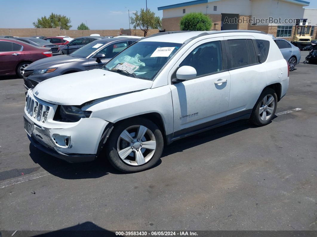 2016 Jeep Compass Latitude White vin: 1C4NJCEA7GD614987