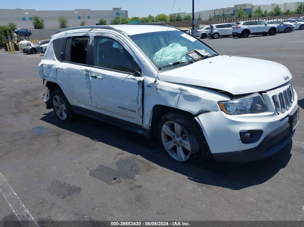 2016 Jeep Compass Latitude White vin: 1C4NJCEA7GD614987