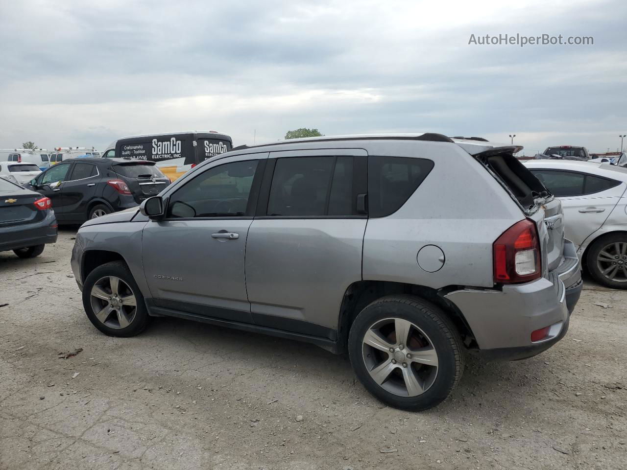 2016 Jeep Compass Latitude Silver vin: 1C4NJCEA7GD720145