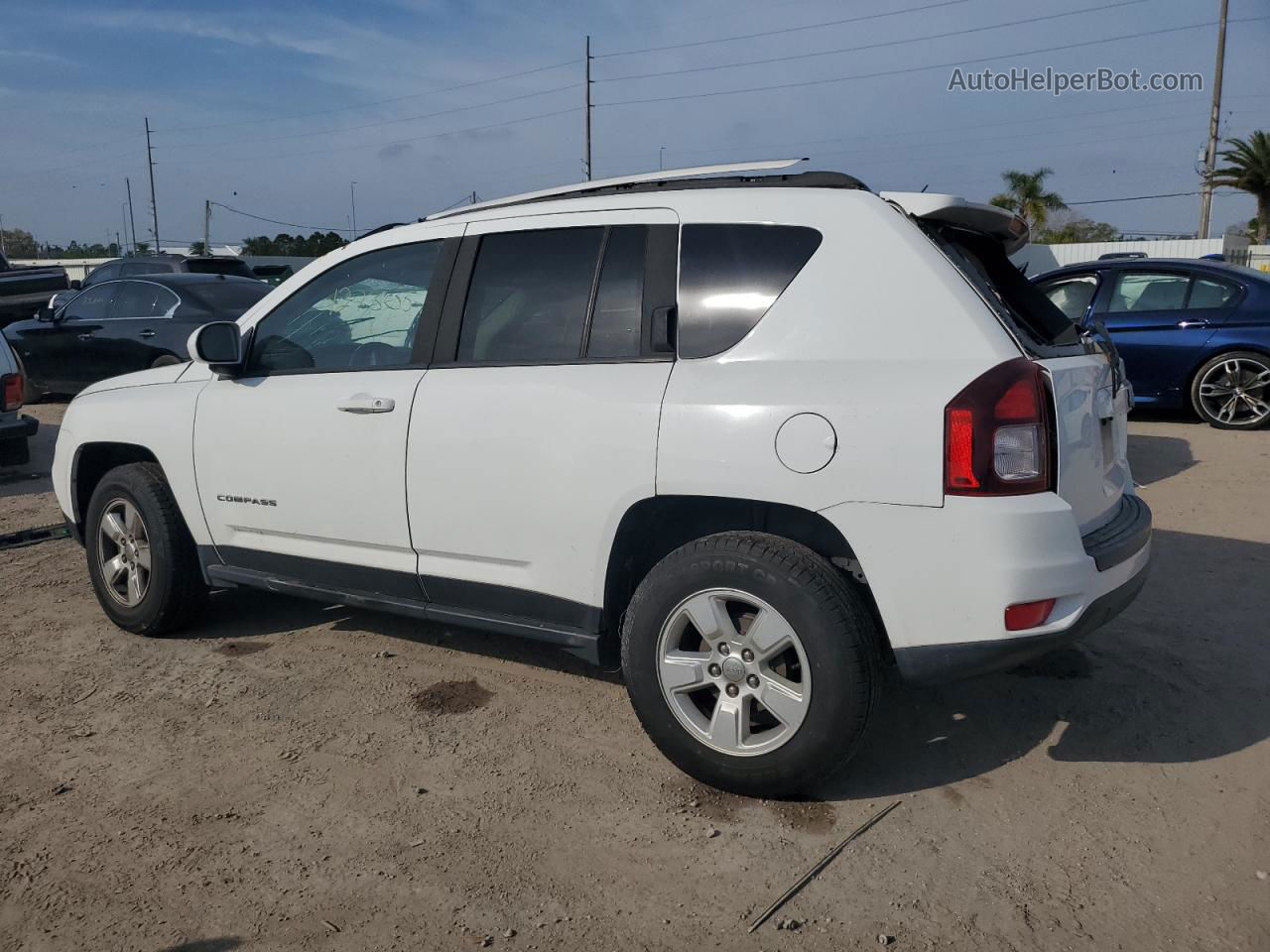 2016 Jeep Compass Latitude White vin: 1C4NJCEA7GD735826