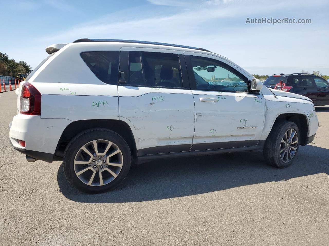 2016 Jeep Compass Latitude White vin: 1C4NJCEA9GD747900