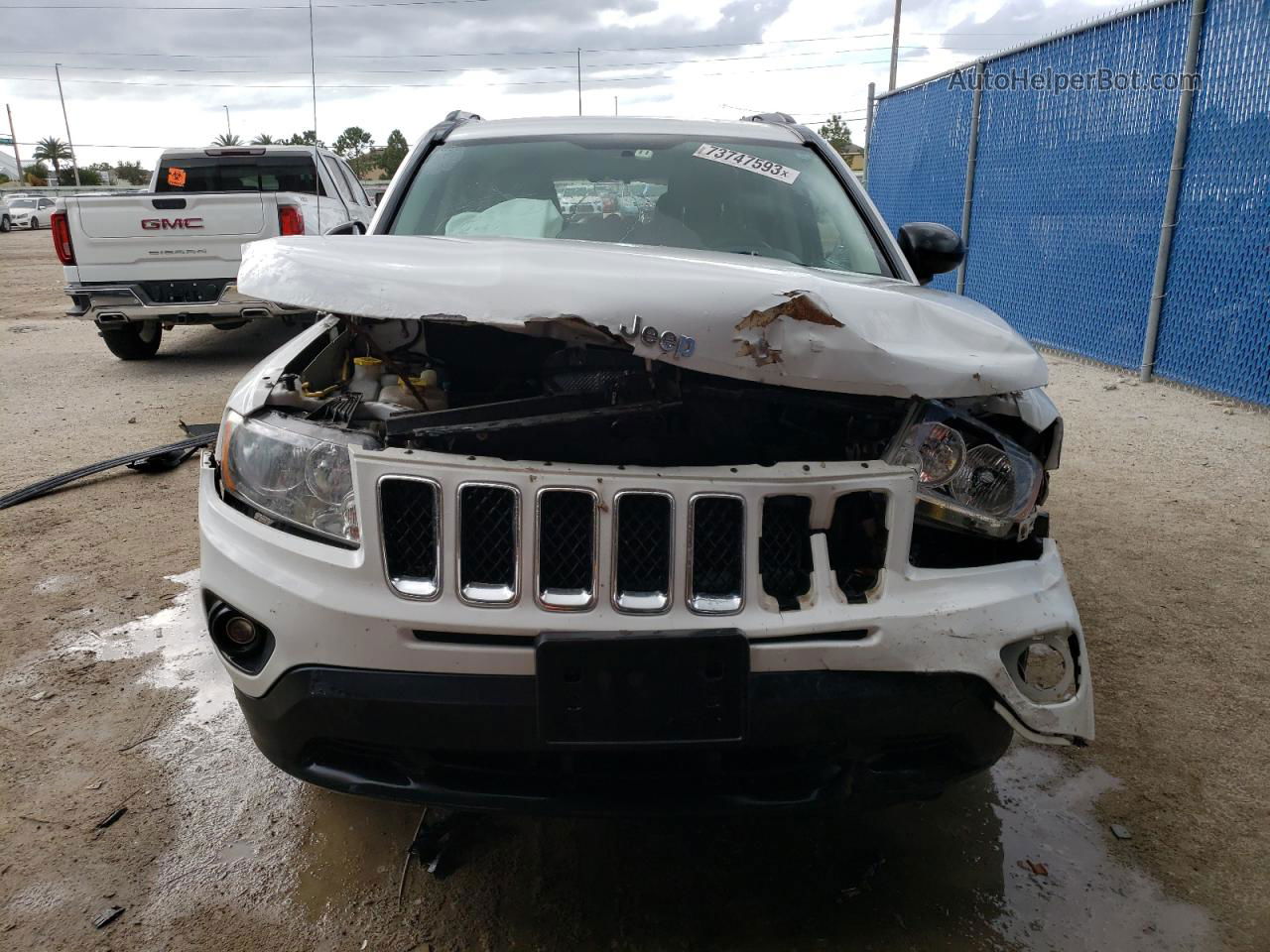 2013 Jeep Compass Latitude White vin: 1C4NJCEAXDD209184