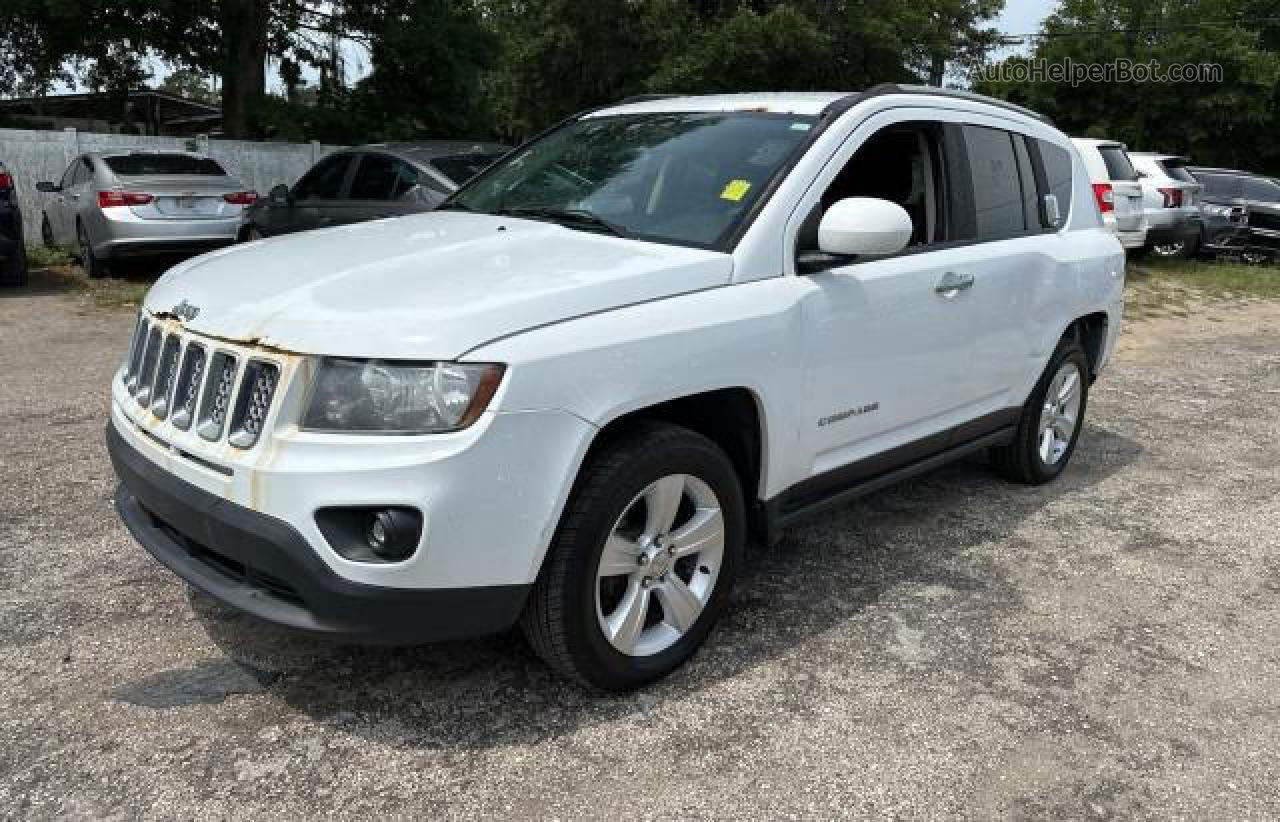 2016 Jeep Compass Latitude White vin: 1C4NJCEAXGD633484