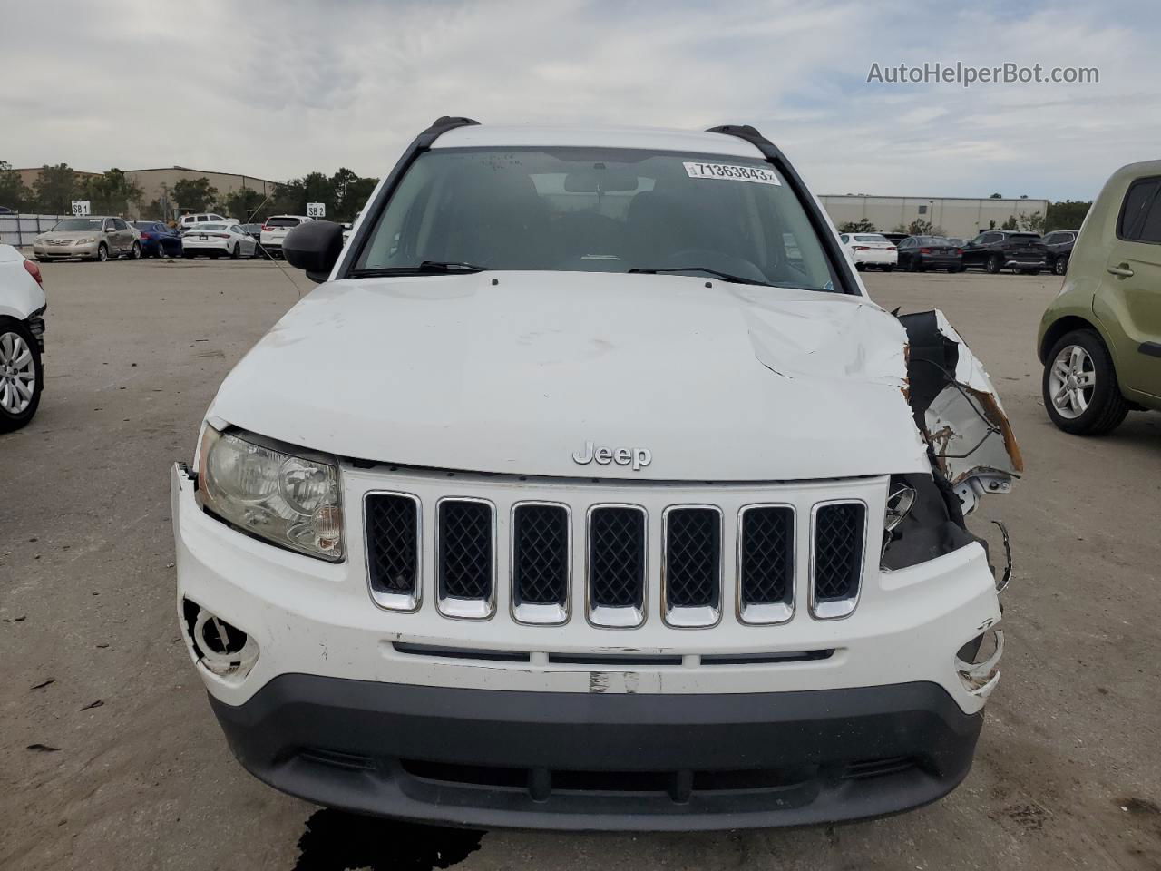 2013 Jeep Compass Latitude White vin: 1C4NJCEB4DD275996