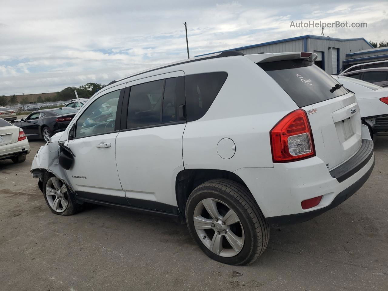 2013 Jeep Compass Latitude White vin: 1C4NJCEB4DD275996