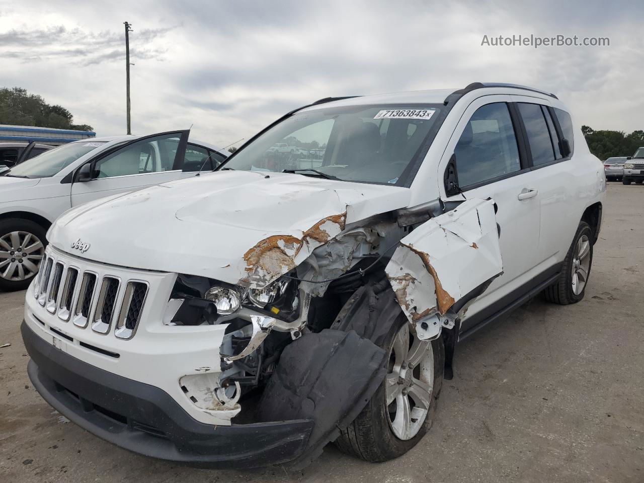 2013 Jeep Compass Latitude White vin: 1C4NJCEB4DD275996