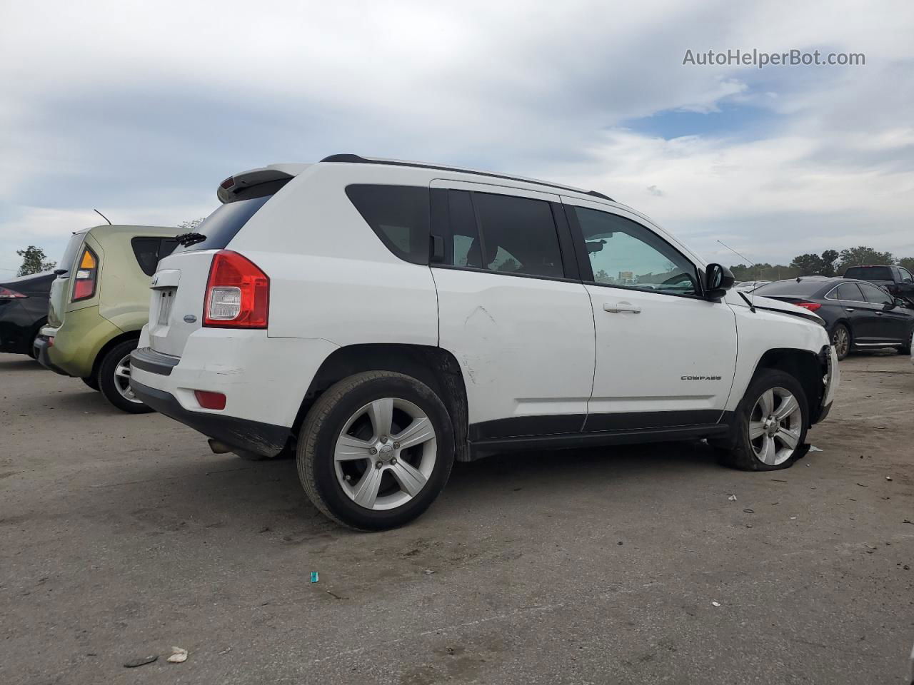 2013 Jeep Compass Latitude White vin: 1C4NJCEB4DD275996