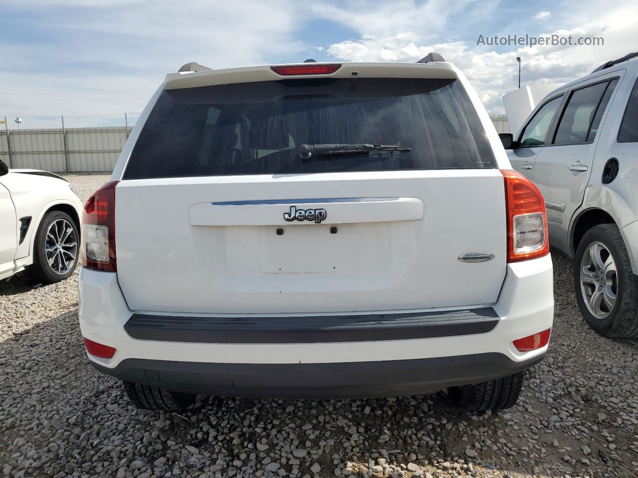 2014 Jeep Compass Latitude White vin: 1C4NJCEB5ED769804