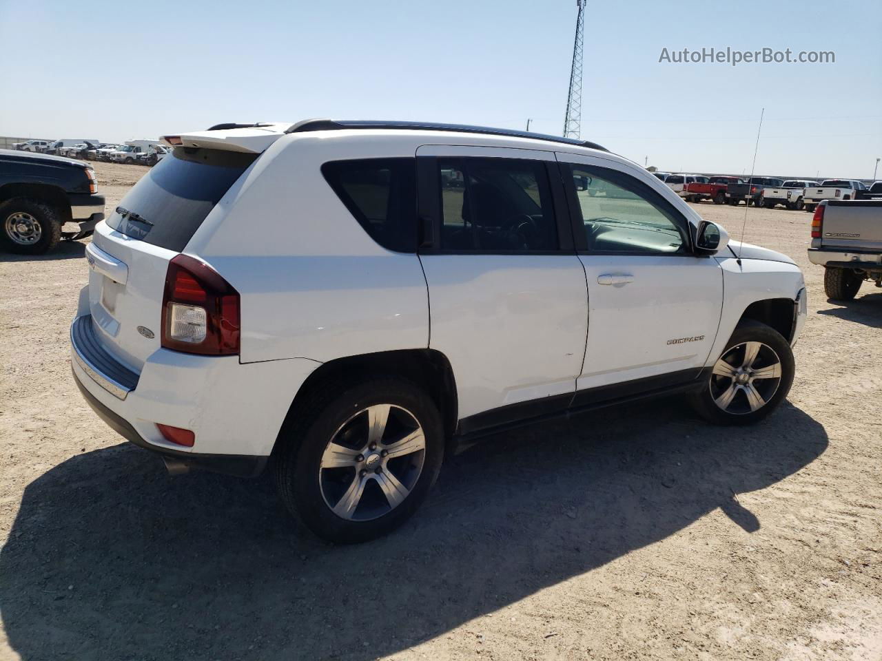 2016 Jeep Compass Latitude White vin: 1C4NJDEB0GD545557