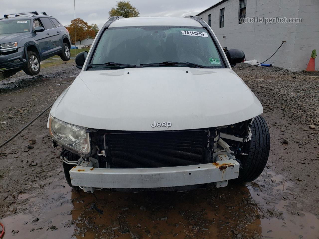 2013 Jeep Compass Latitude White vin: 1C4NJDEB1DD140285