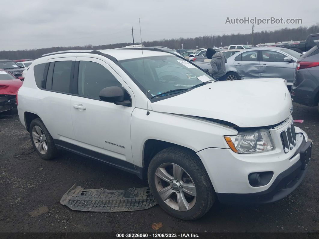 2013 Jeep Compass Latitude White vin: 1C4NJDEB1DD189695