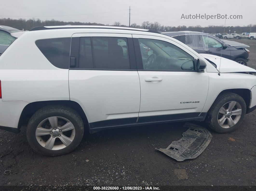 2013 Jeep Compass Latitude White vin: 1C4NJDEB1DD189695