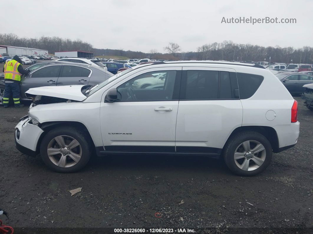 2013 Jeep Compass Latitude White vin: 1C4NJDEB1DD189695