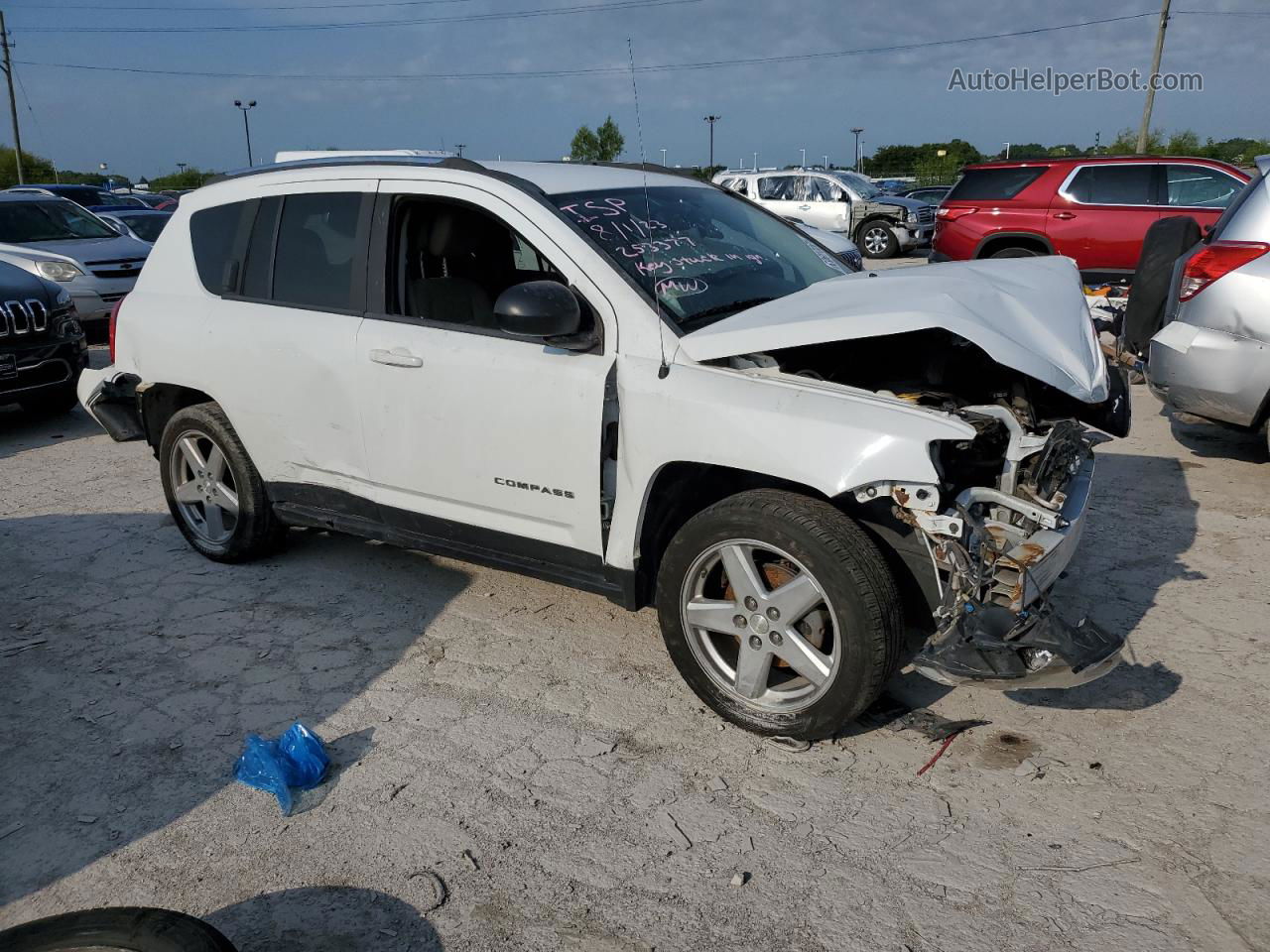 2013 Jeep Compass Latitude White vin: 1C4NJDEB1DD253377