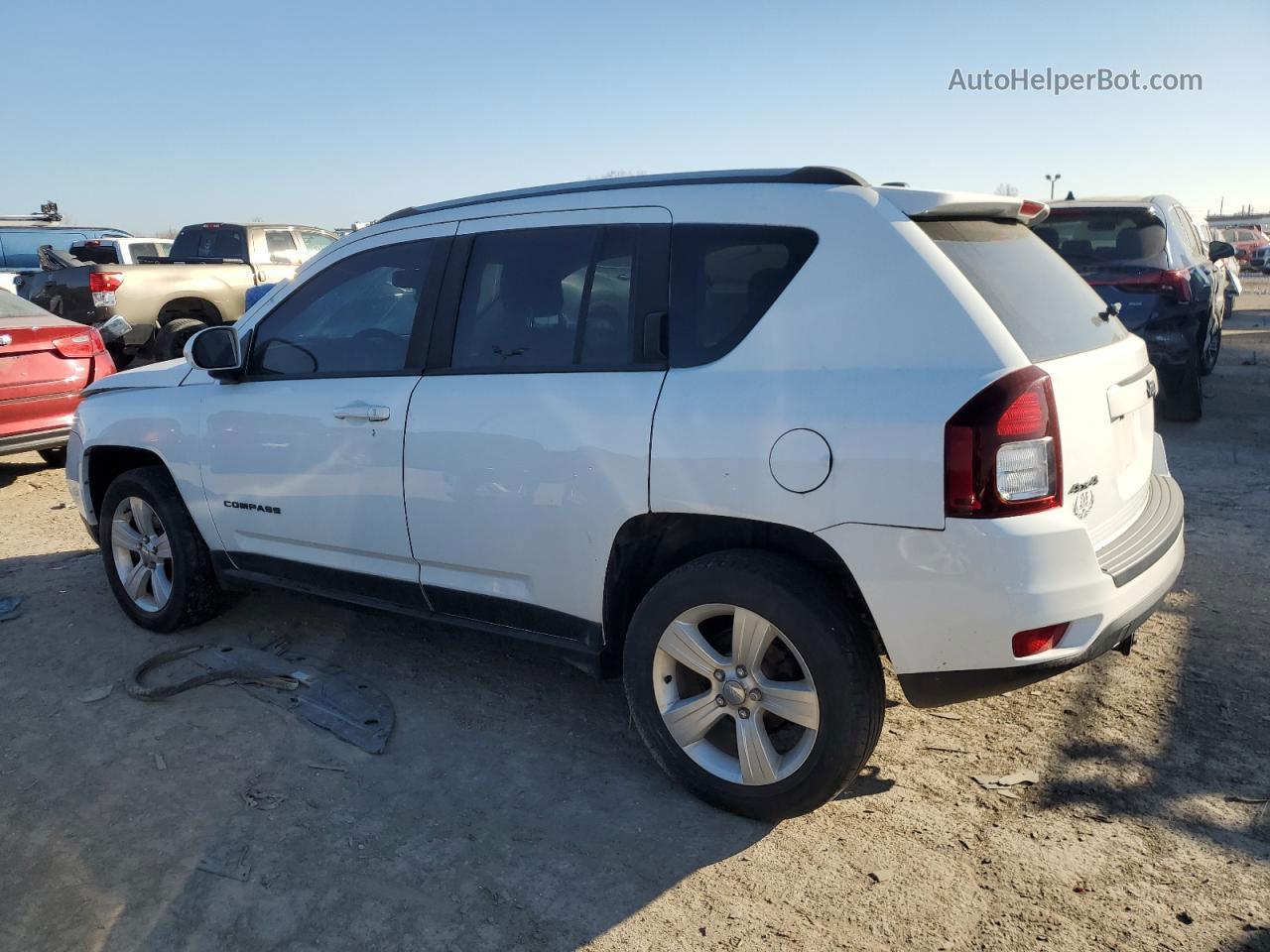 2016 Jeep Compass Latitude White vin: 1C4NJDEB1GD586988