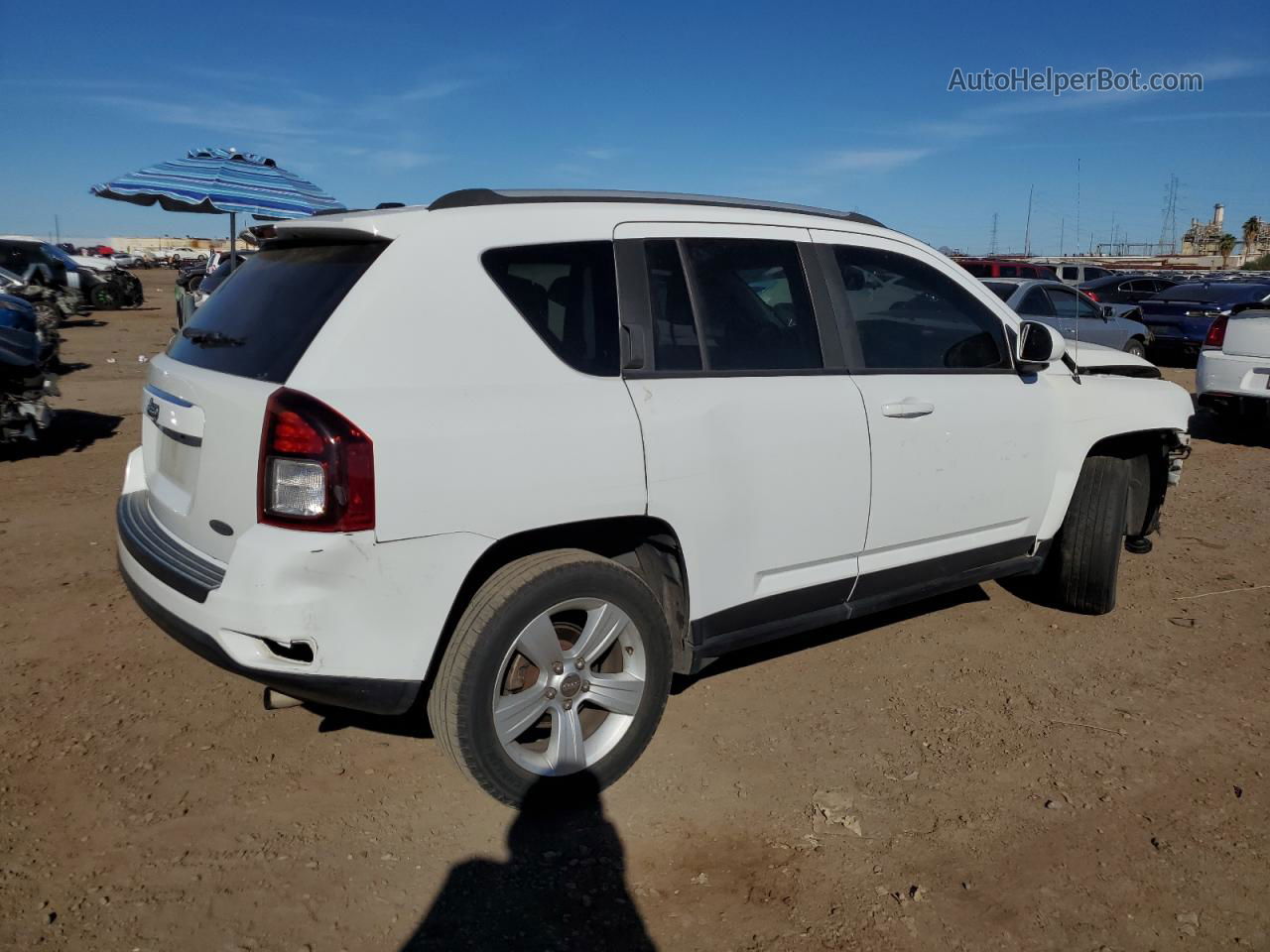 2016 Jeep Compass Latitude White vin: 1C4NJDEB1GD781411