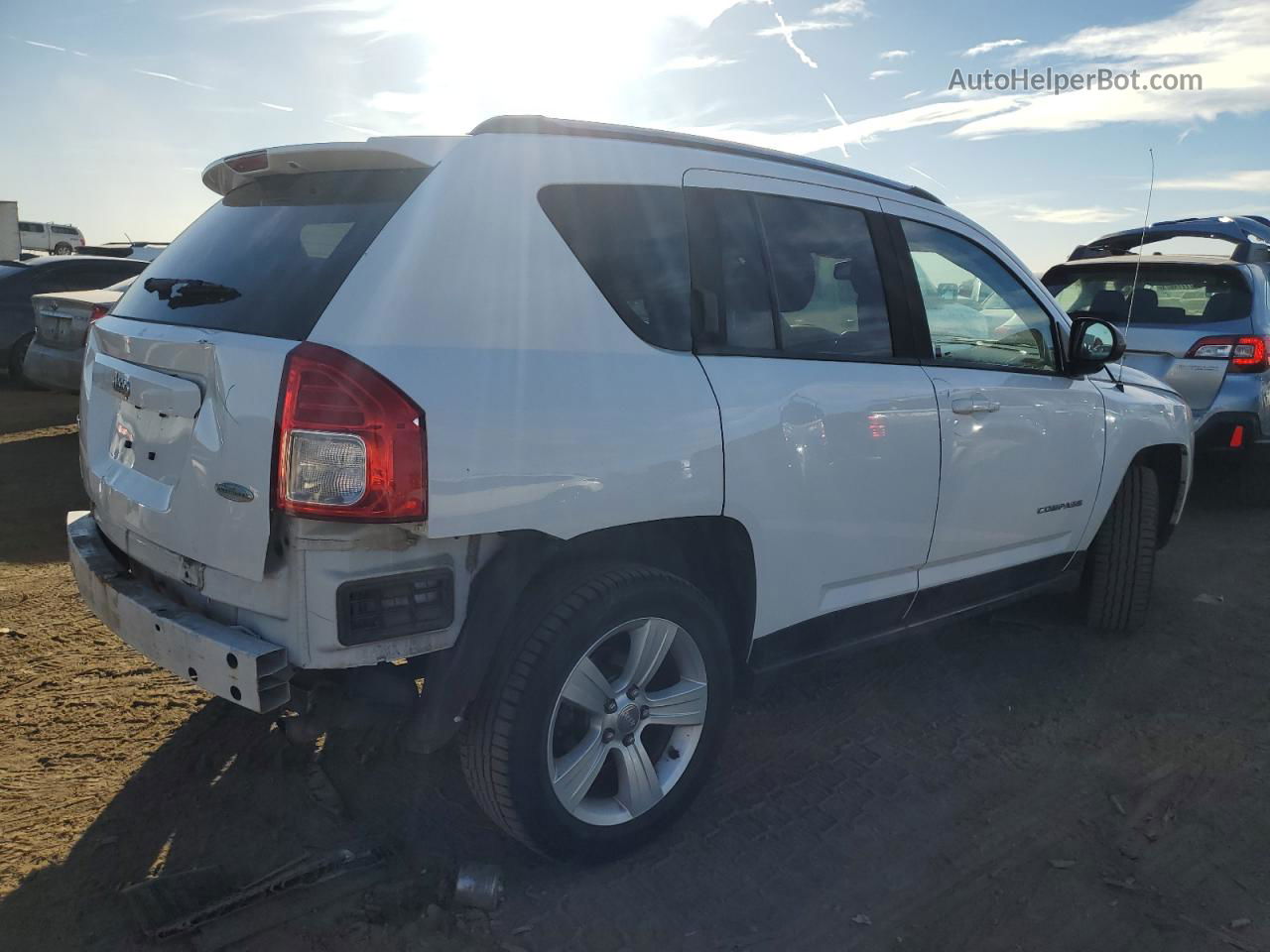 2013 Jeep Compass Latitude White vin: 1C4NJDEB2DD196428