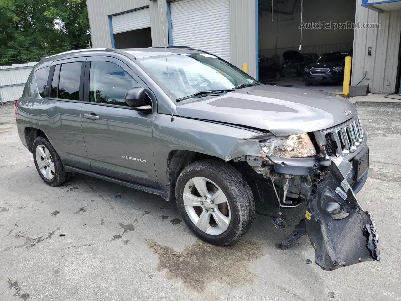 2013 Jeep Compass Latitude Gray vin: 1C4NJDEB2DD207718