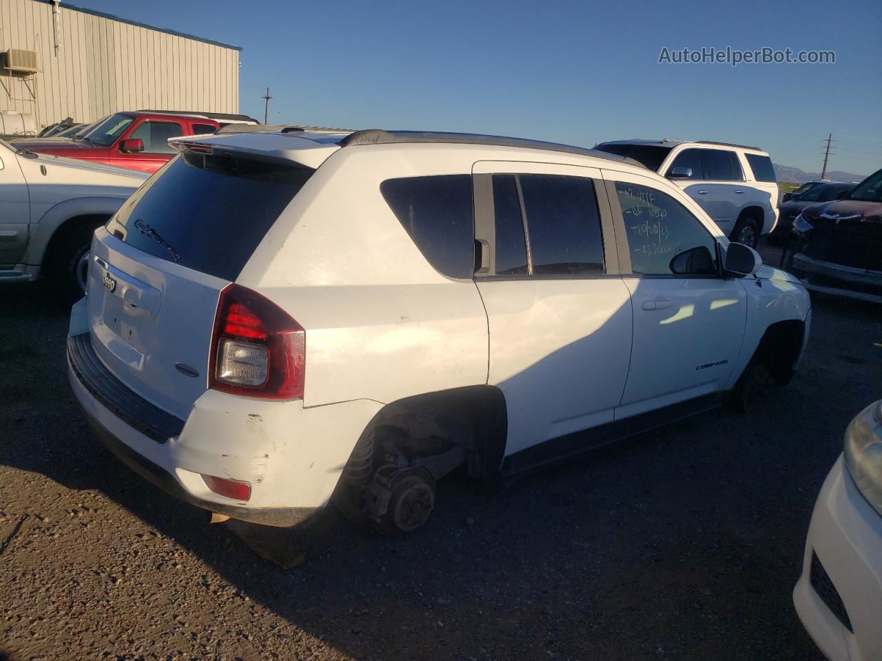 2014 Jeep Compass Latitude White vin: 1C4NJDEB2ED885905