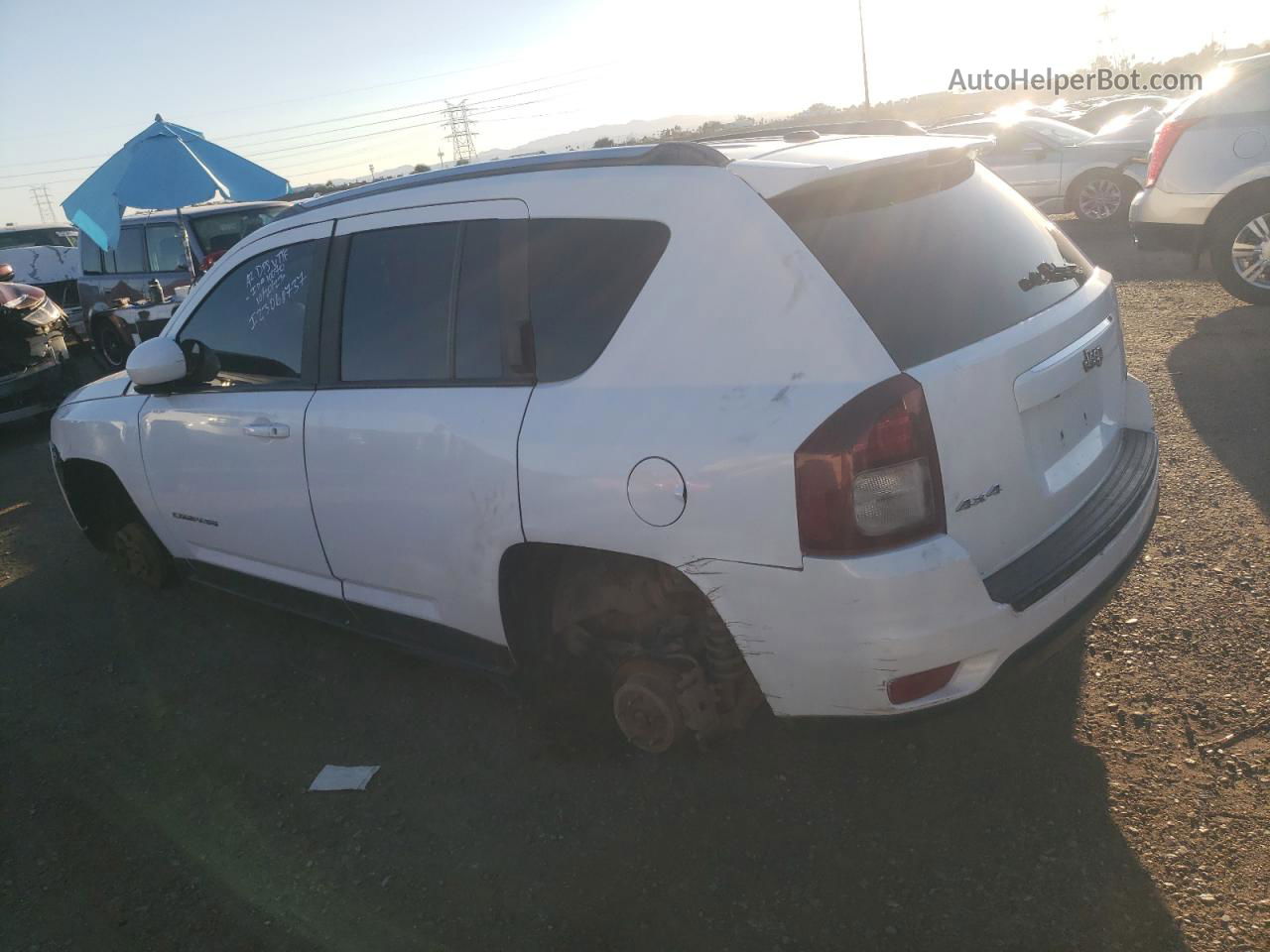 2014 Jeep Compass Latitude White vin: 1C4NJDEB2ED885905