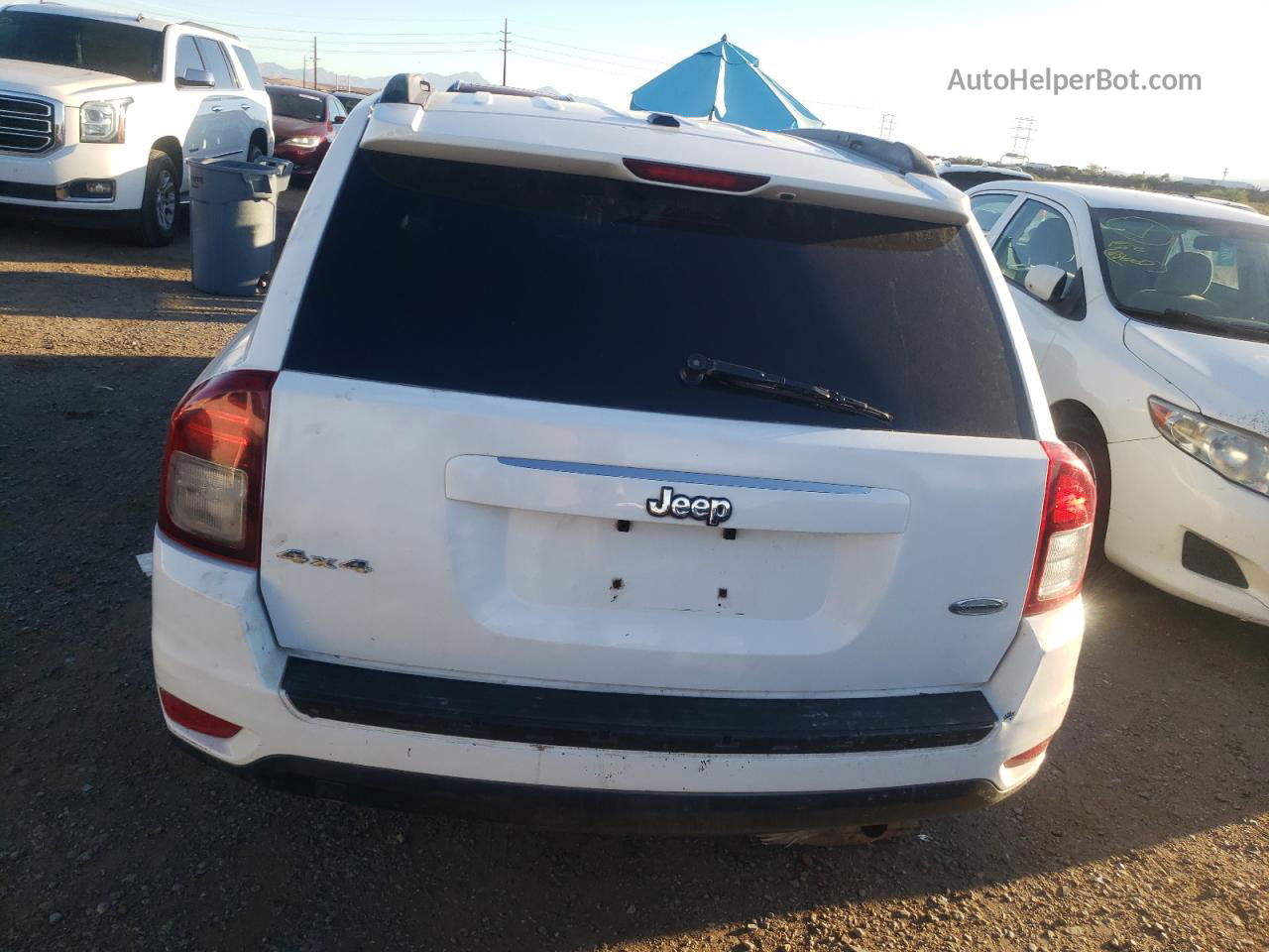 2014 Jeep Compass Latitude White vin: 1C4NJDEB2ED885905