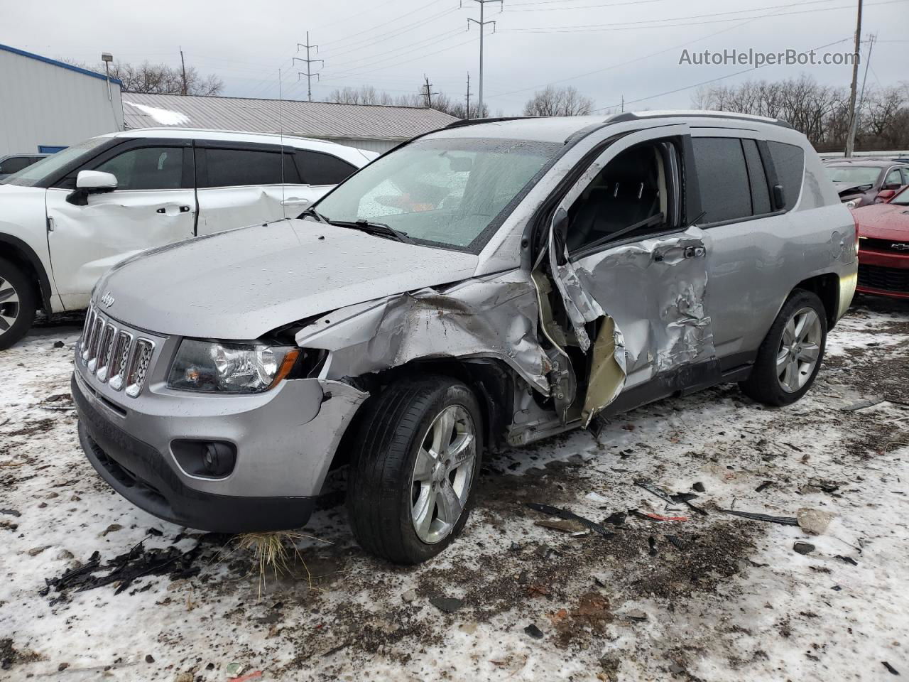 2014 Jeep Compass Latitude Серебряный vin: 1C4NJDEB2ED892062