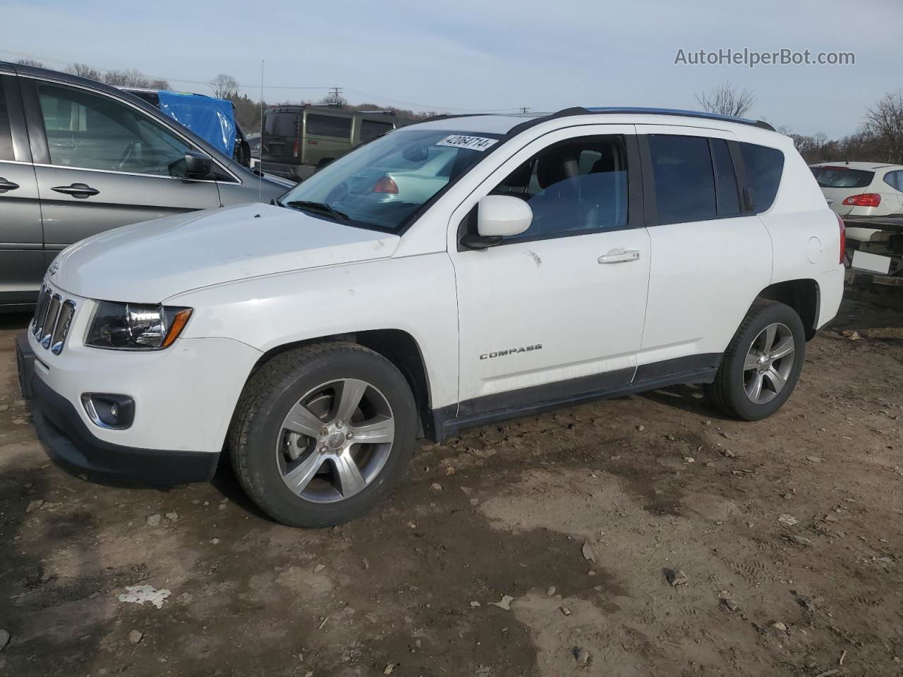 2016 Jeep Compass Latitude White vin: 1C4NJDEB2GD745565