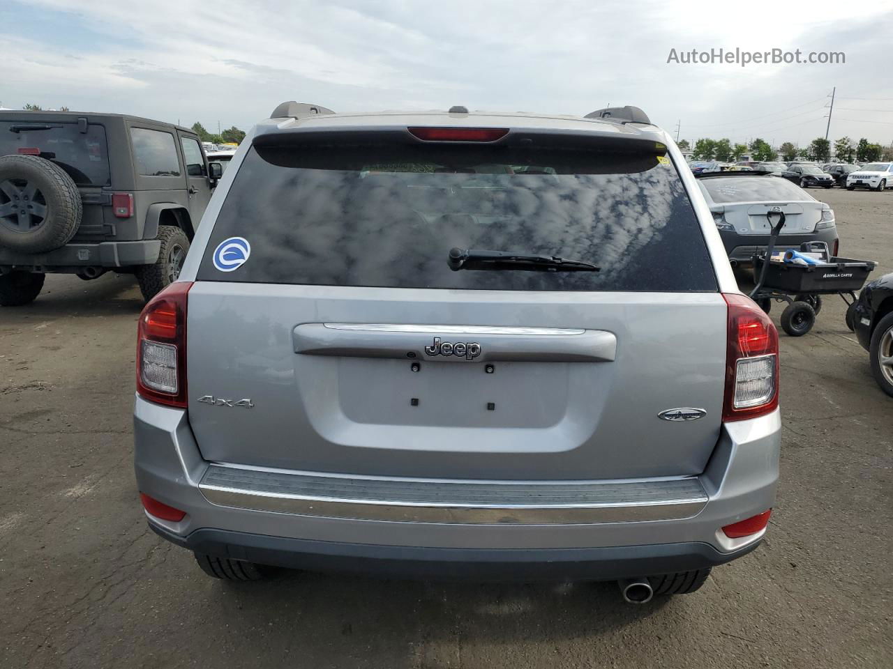 2016 Jeep Compass Latitude Silver vin: 1C4NJDEB2GD768618