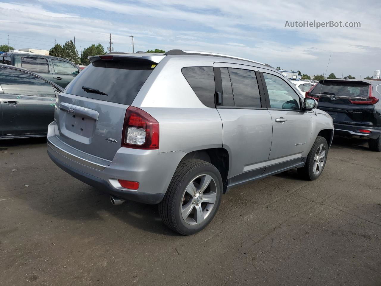 2016 Jeep Compass Latitude Серебряный vin: 1C4NJDEB2GD768618