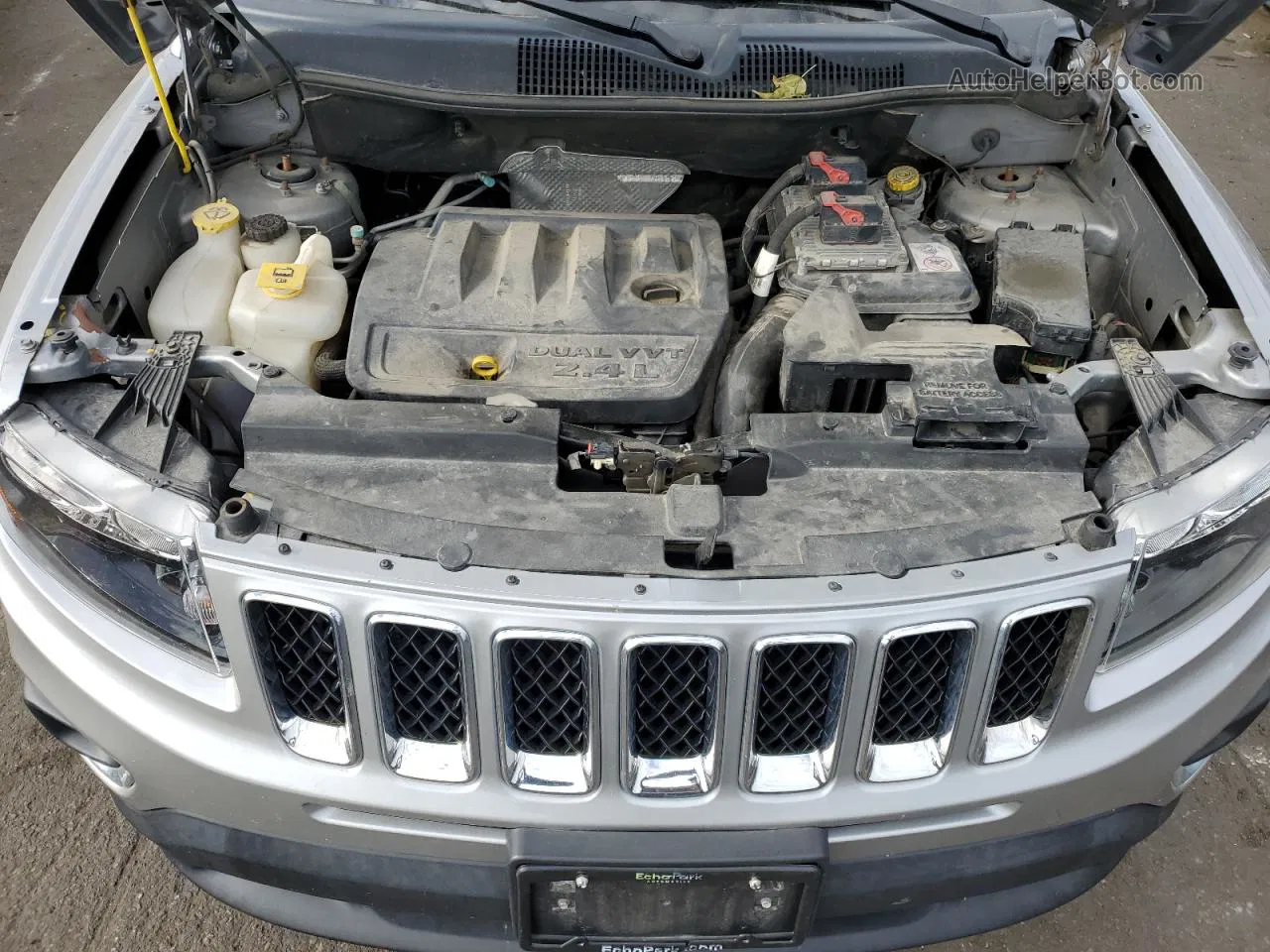 2016 Jeep Compass Latitude Серебряный vin: 1C4NJDEB2GD768618