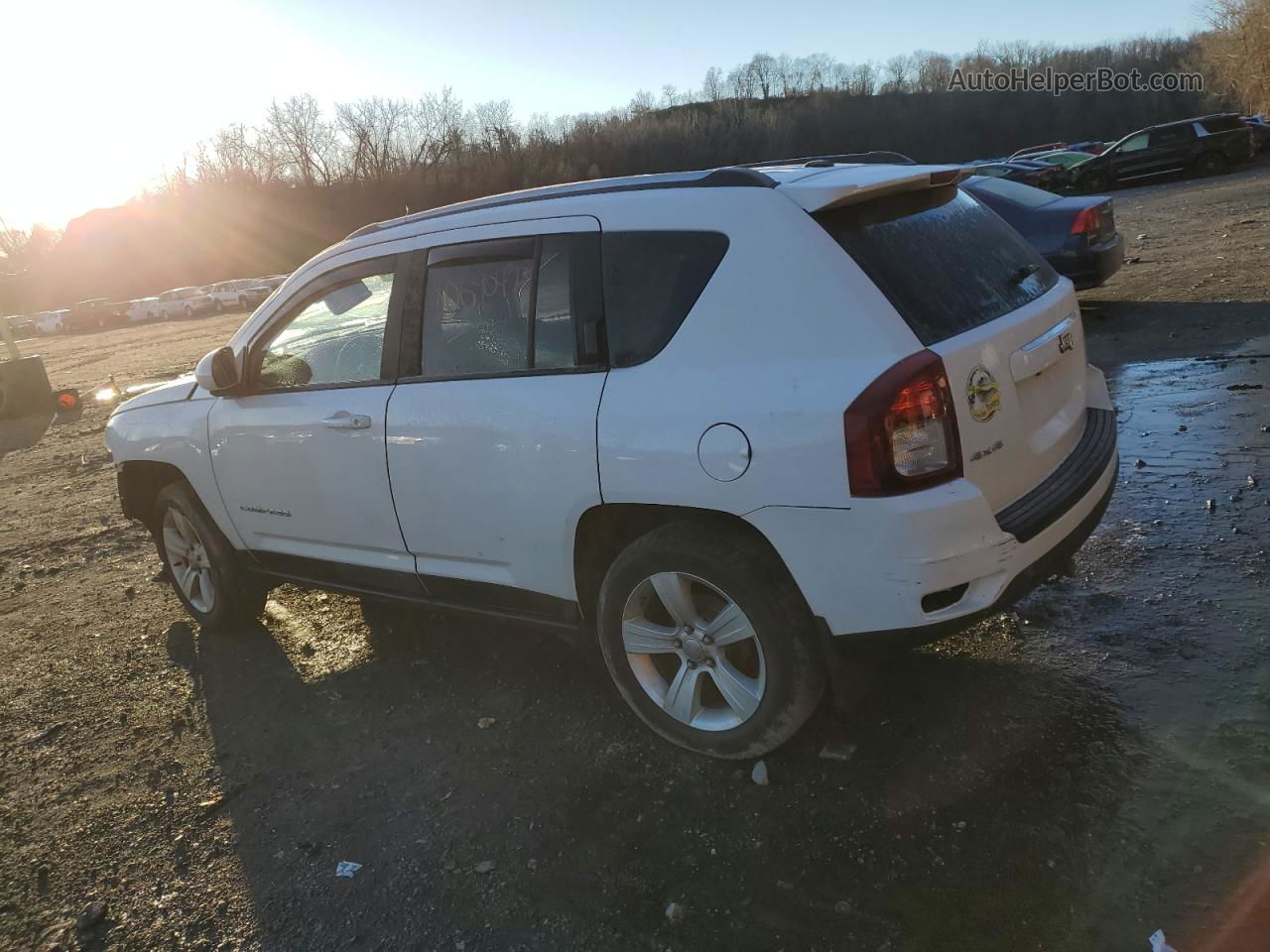 2014 Jeep Compass Latitude White vin: 1C4NJDEB3ED528572