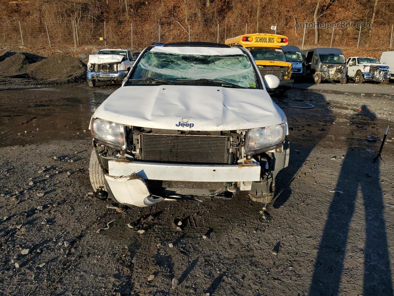 2014 Jeep Compass Latitude White vin: 1C4NJDEB3ED528572