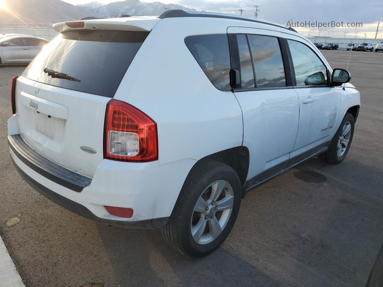 2013 Jeep Compass Latitude White vin: 1C4NJDEB4DD190145