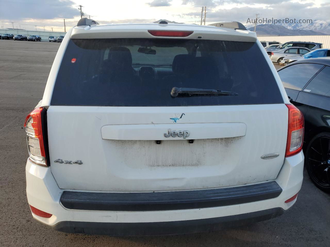 2013 Jeep Compass Latitude White vin: 1C4NJDEB4DD190145