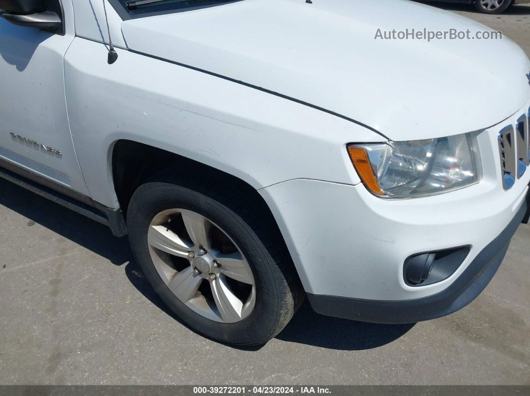 2013 Jeep Compass Latitude White vin: 1C4NJDEB6DD246179