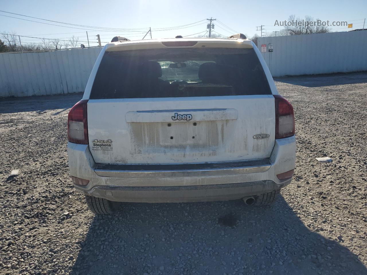 2016 Jeep Compass Latitude White vin: 1C4NJDEB6GD707742