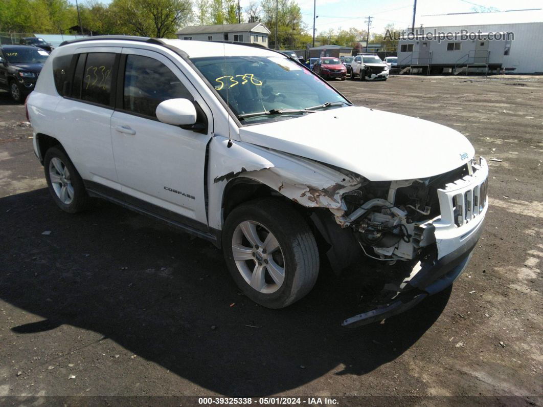 2016 Jeep Compass Latitude White vin: 1C4NJDEB7GD662908