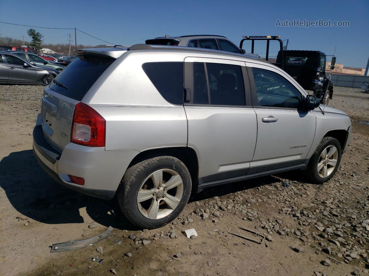 2013 Jeep Compass Latitude Silver vin: 1C4NJDEB8DD207657