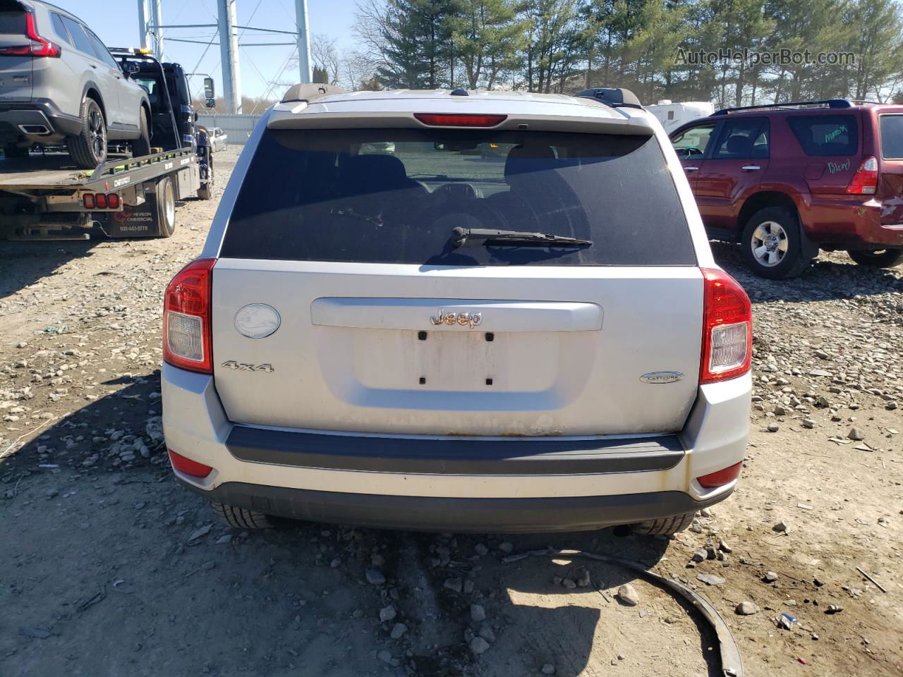 2013 Jeep Compass Latitude Silver vin: 1C4NJDEB8DD207657