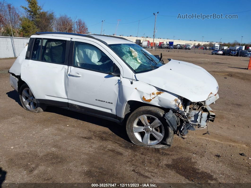 2013 Jeep Compass Latitude White vin: 1C4NJDEB8DD222384