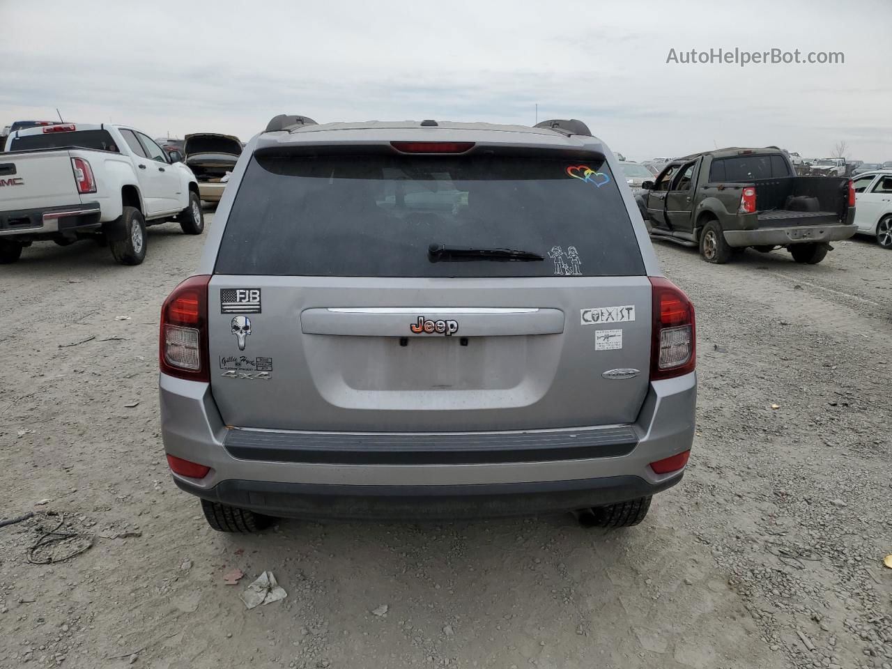 2016 Jeep Compass Latitude Gray vin: 1C4NJDEB8GD617282