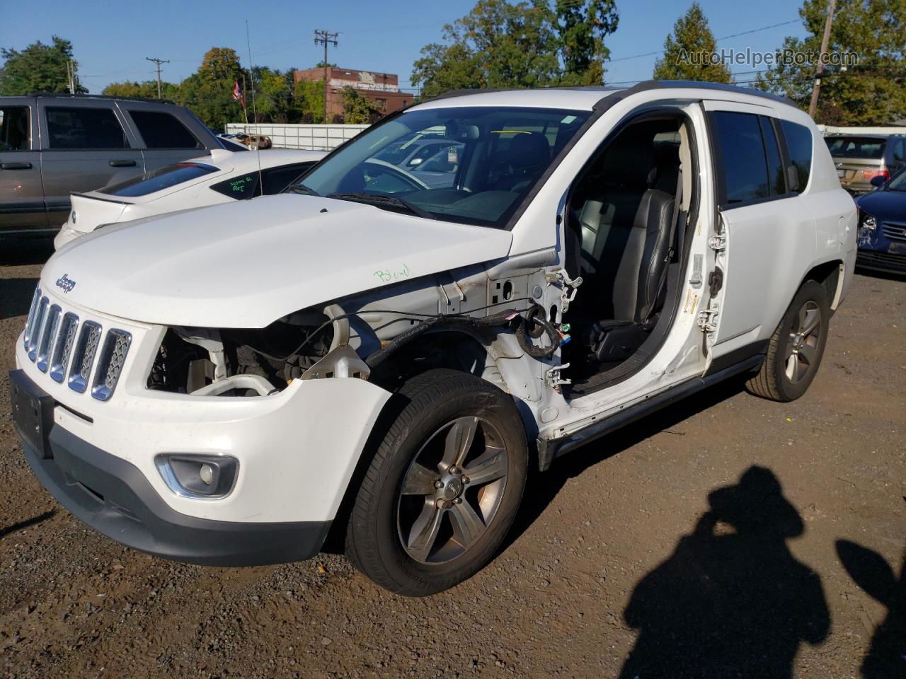 2016 Jeep Compass Latitude White vin: 1C4NJDEB8GD708245