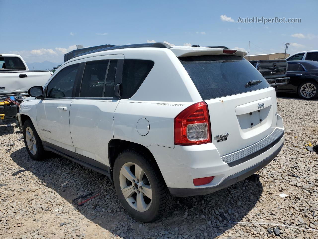 2013 Jeep Compass Latitude White vin: 1C4NJDEB9DD228520