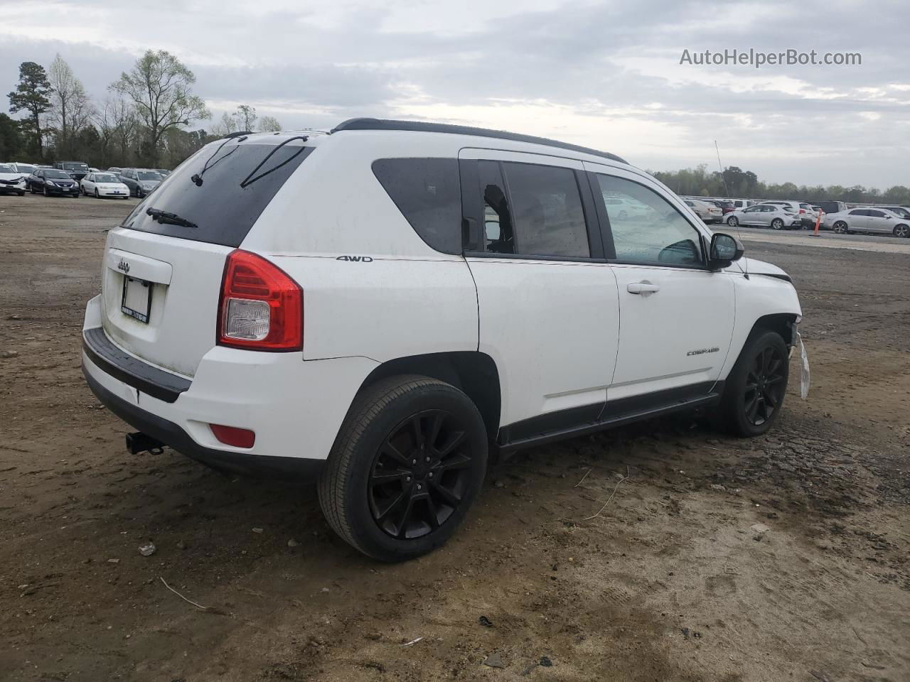 2013 Jeep Compass Latitude White vin: 1C4NJDEBXDD240370