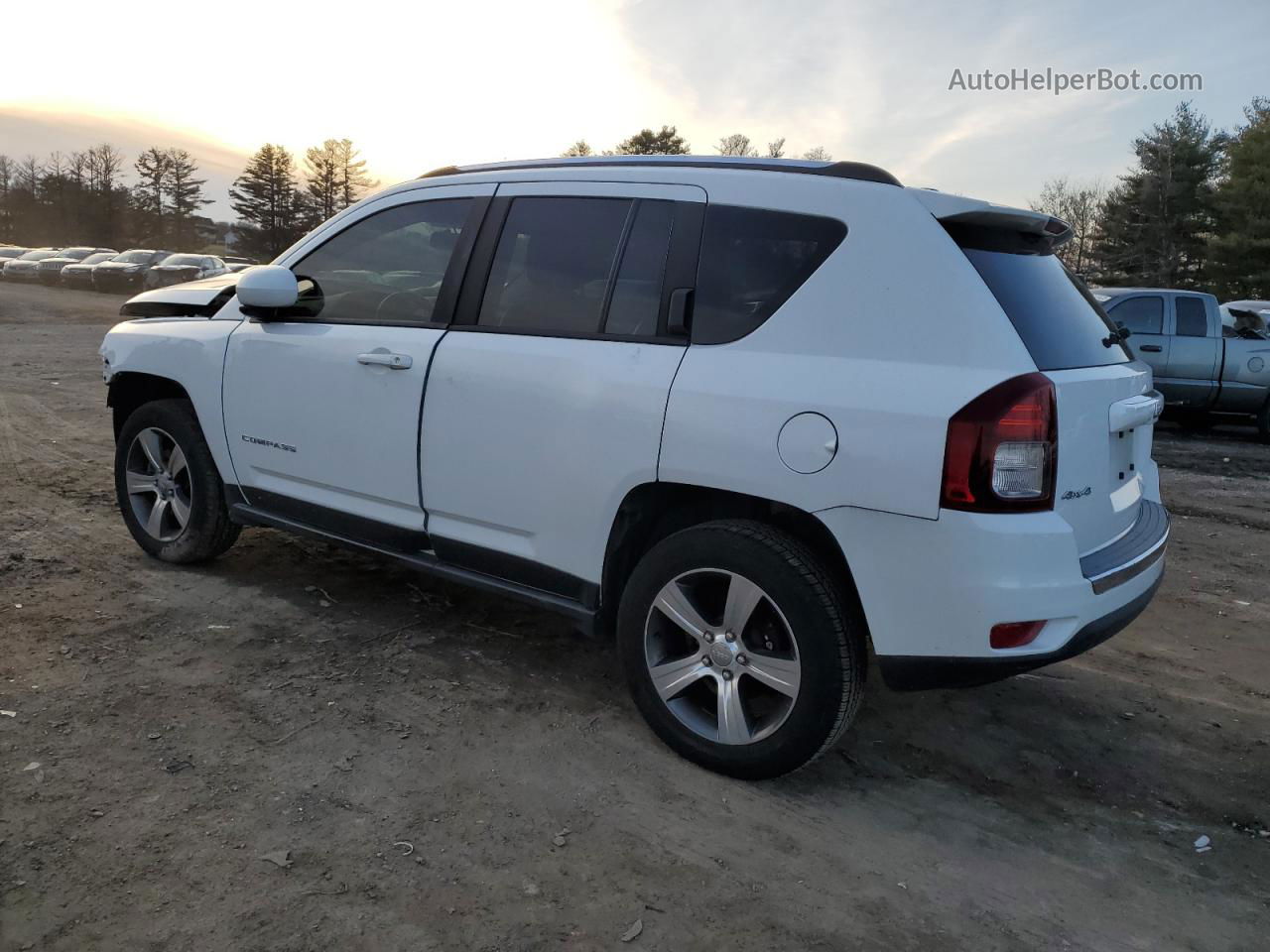 2016 Jeep Compass Latitude White vin: 1C4NJDEBXGD558879