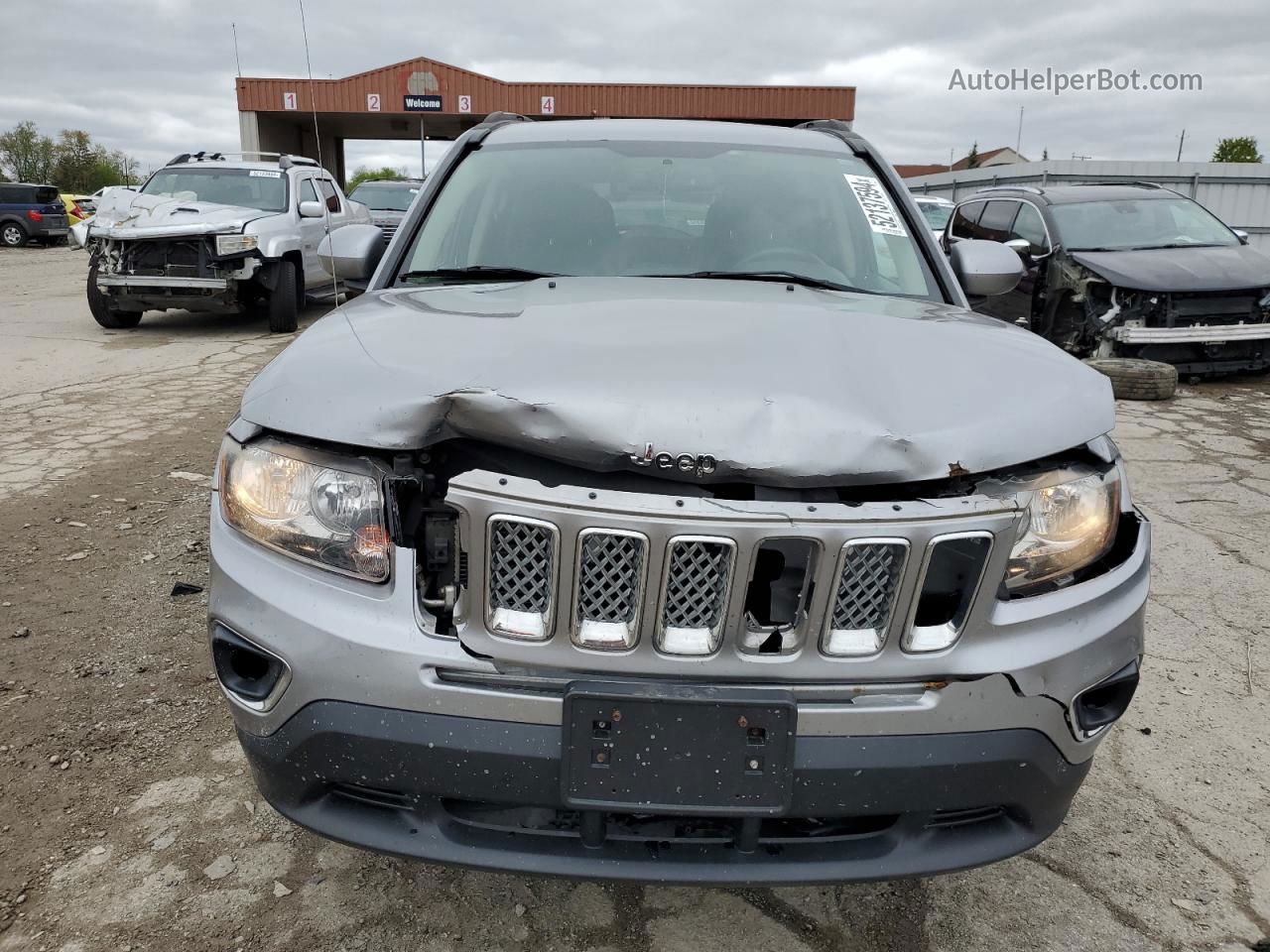 2016 Jeep Compass Latitude Silver vin: 1C4NJDEBXGD654933